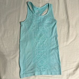 Light blue workout tank top, size 32-34. Lightly worn, good condition